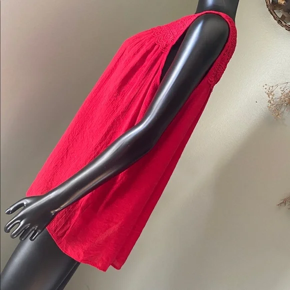 Cato Red Sleeveless Blouse with Lace Detail - Picture 6 of 12